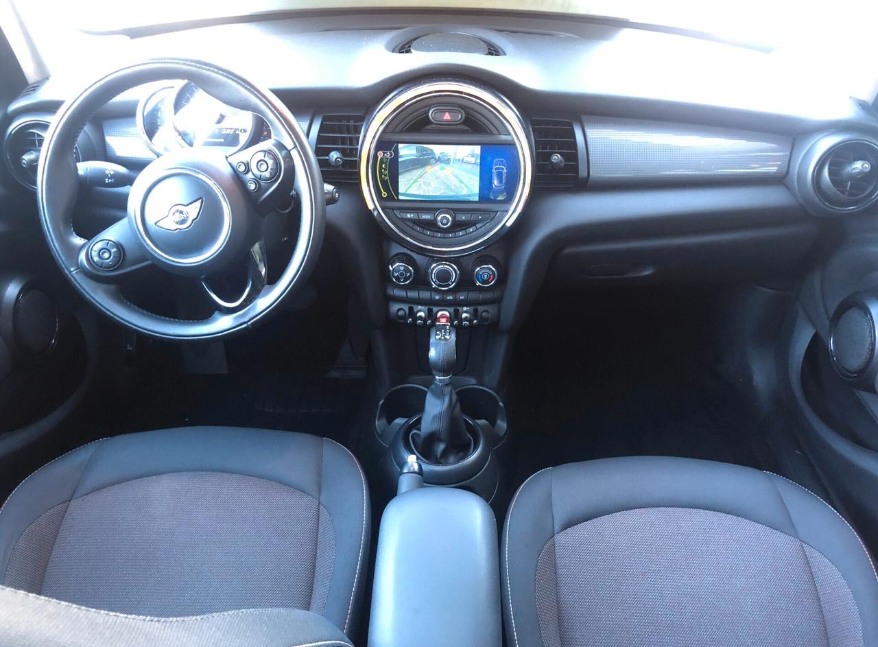 Mini Cooper D 5porte 1.5 Business auto tetto panoramico apribile