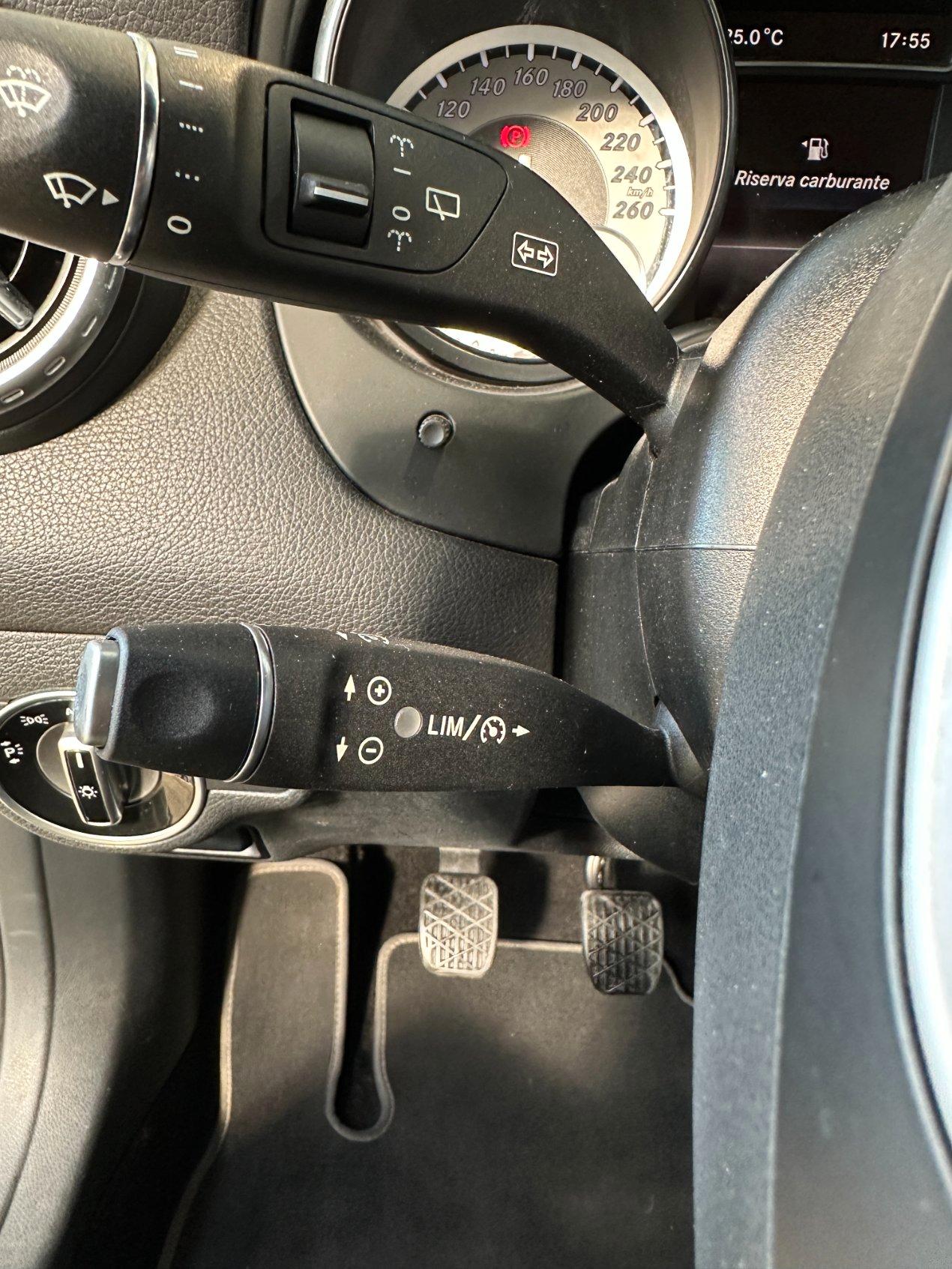 Mercedes GLA 200 Sport - Xeno - 18" - Navi - Sensori park