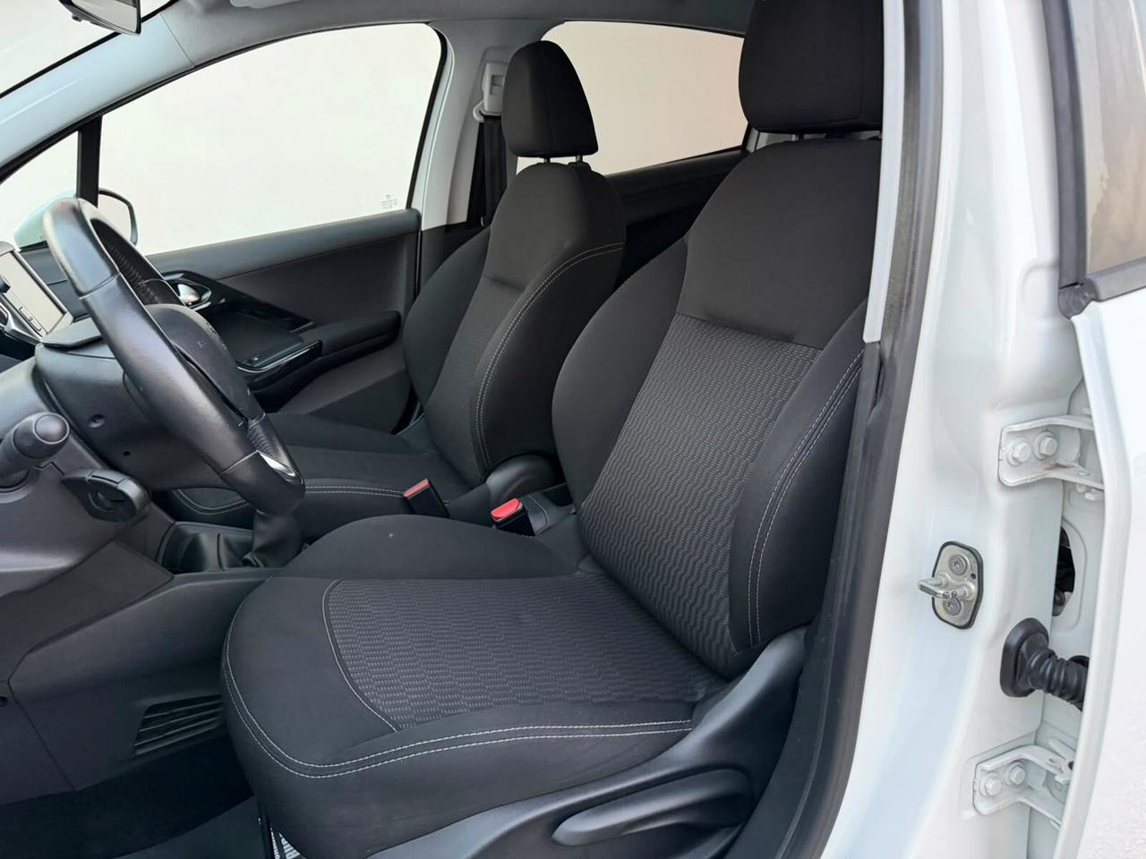 Peugeot 208 Allure AUTOCARRO 5 POSTI