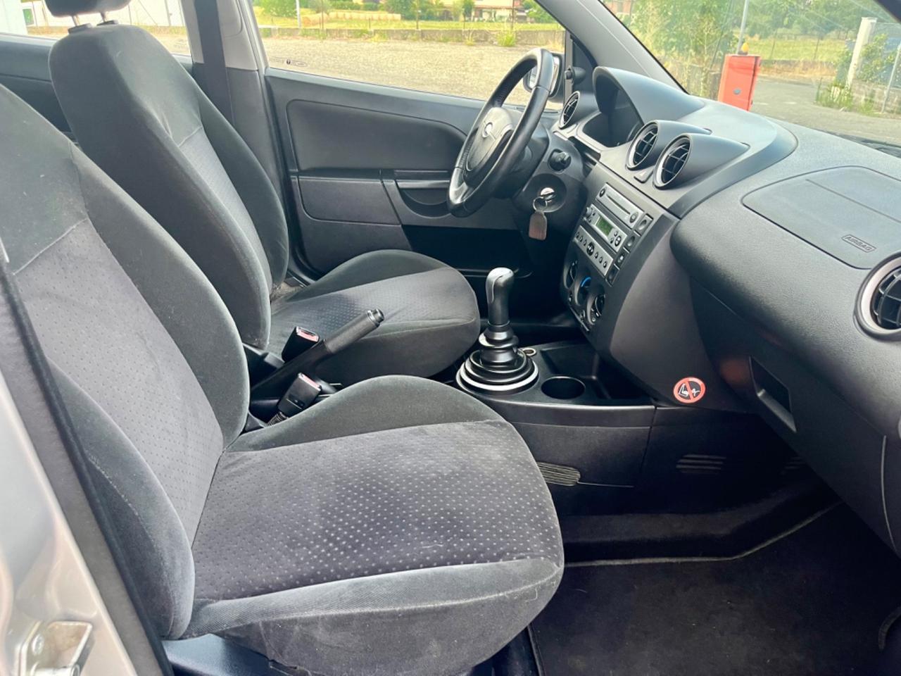Ford Fiesta 1.2benz 2004 104.000km per neopatentati