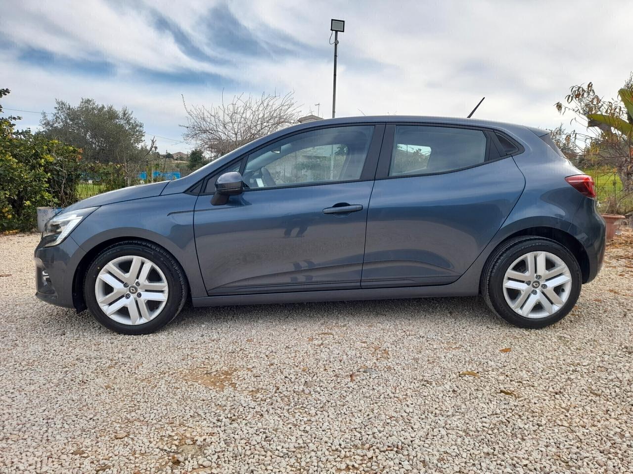 Renault Clio TCe 90 CV ok neopatentati anno 2022