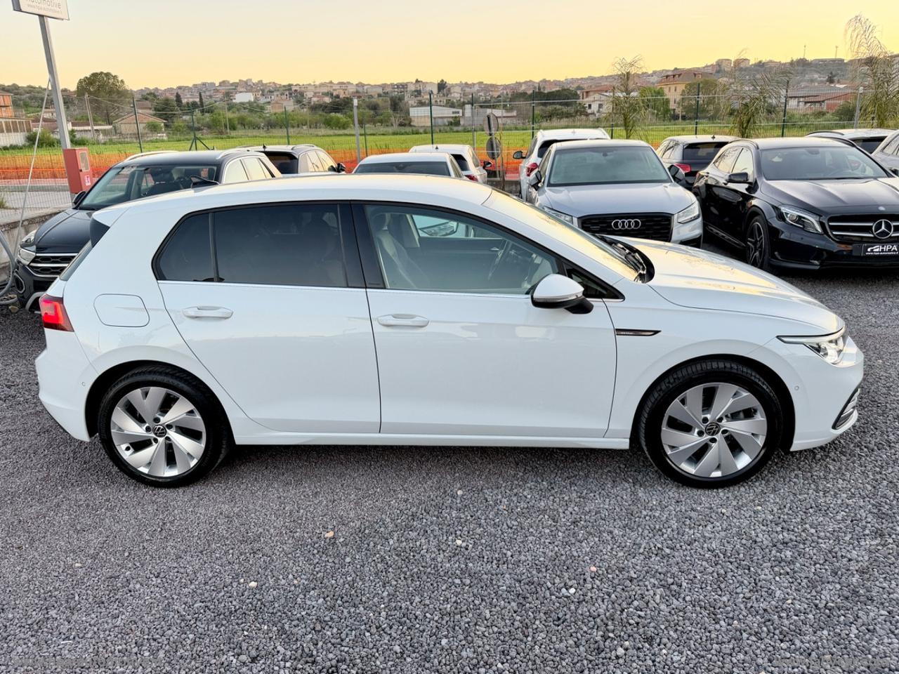 VOLKSWAGEN Golf 1.5 TSI 150CV Style NAVI IQ-LIGHT RETROCAMERA