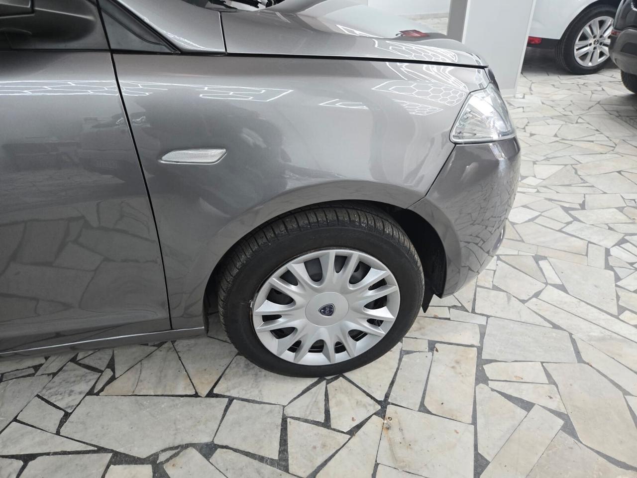 Lancia Ypsilon 1.2 69 CV 5 porte S&S Gold