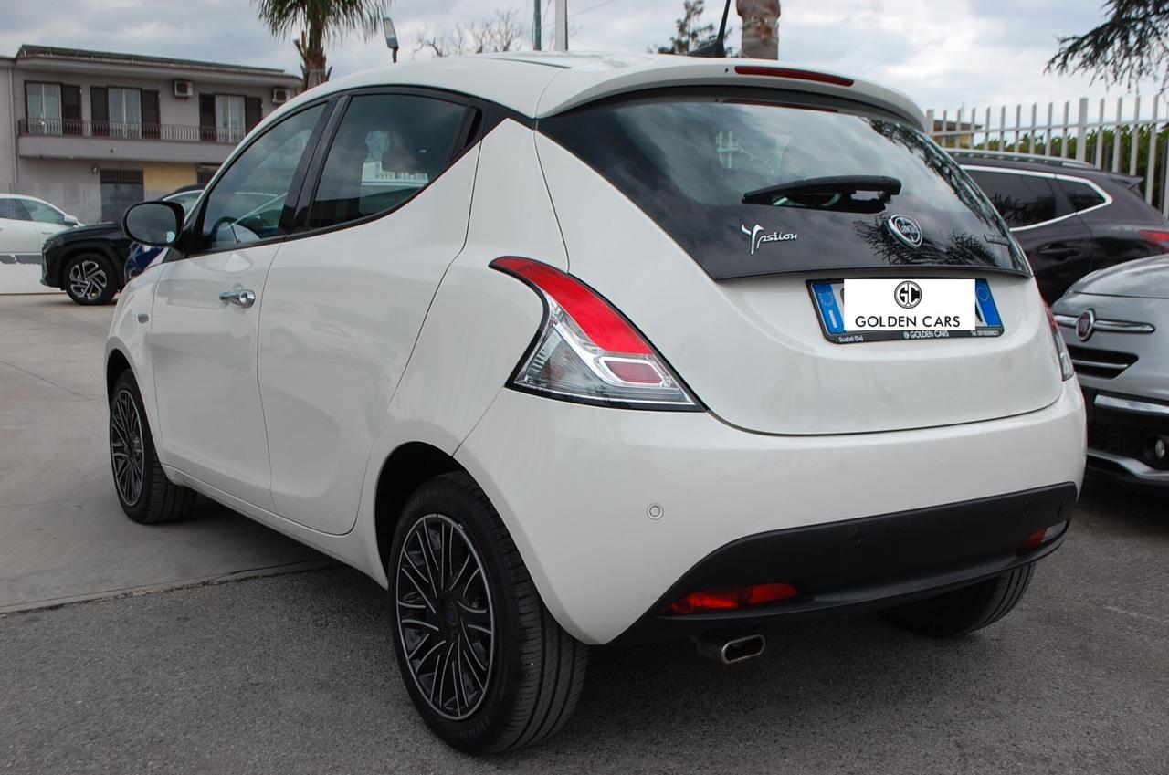 Lancia Ypsilon 1.0 firefly hybrid Gold Plus S&S Uff Italy USB