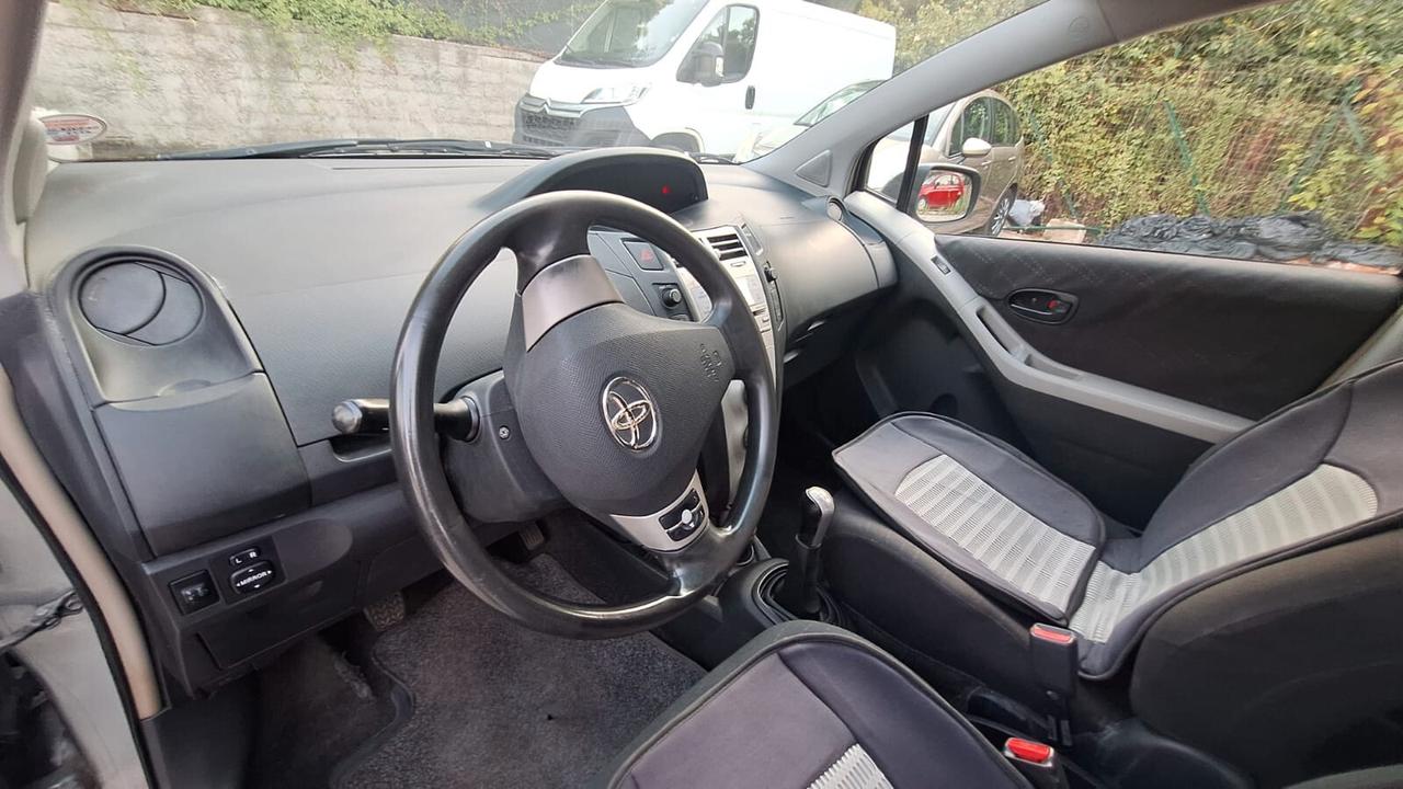 Toyota Yaris 1.0 5 porte Sol X NEOPATENTATI