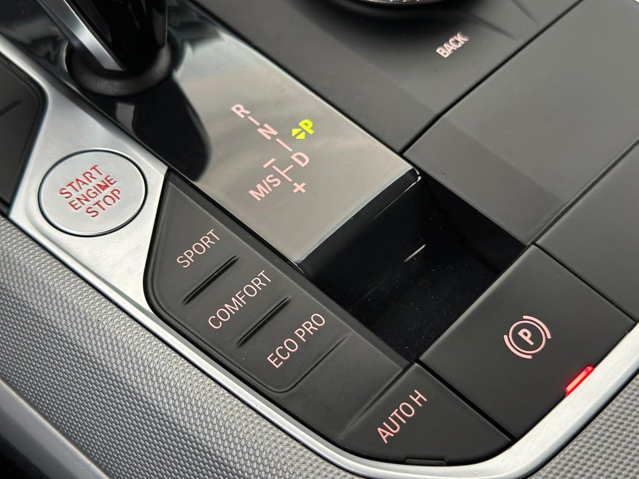 BMW 318d Touring MHEV Business Advantage auto