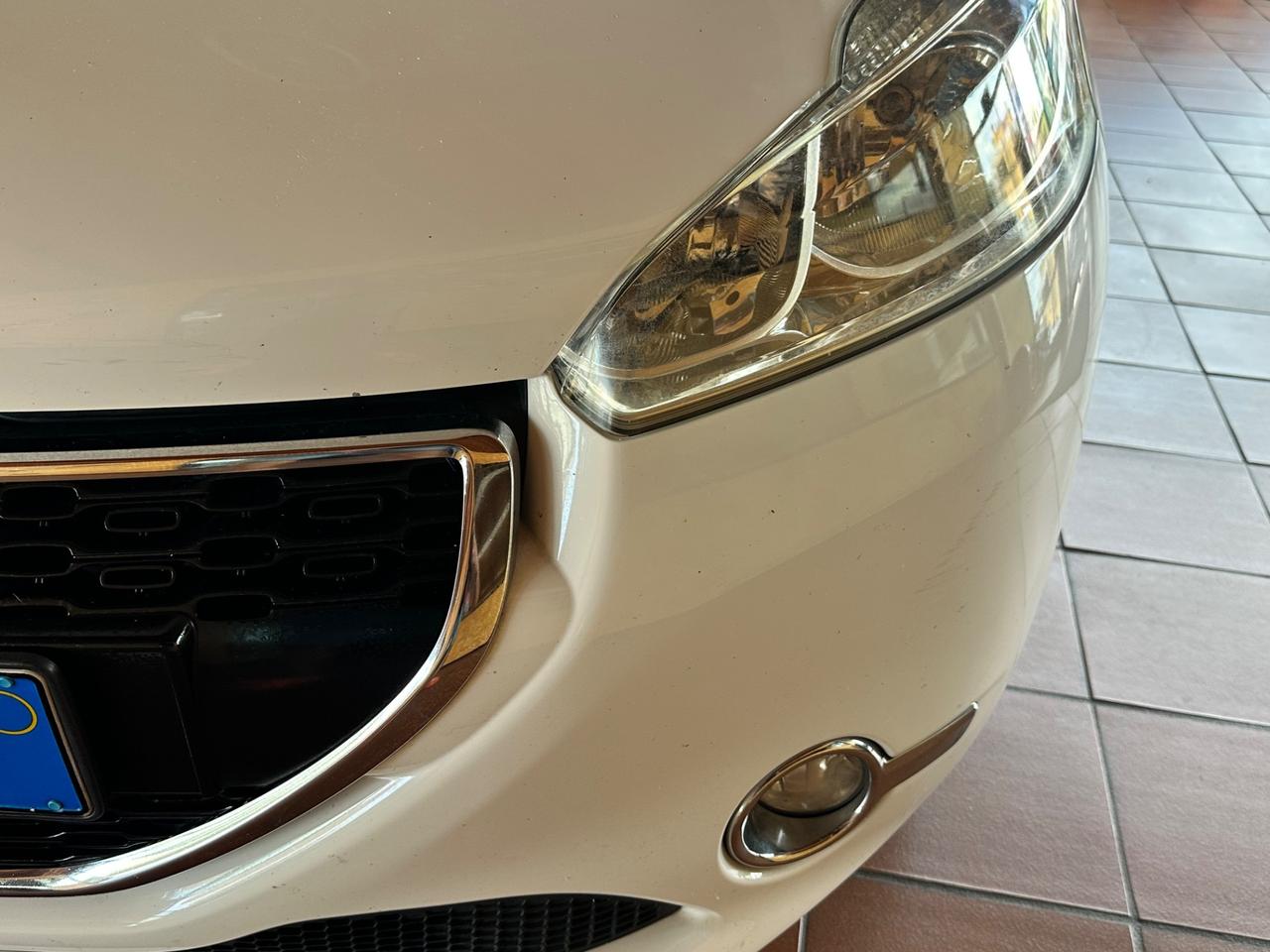 Peugeot 208 1.4 HDi 68 CV 5 porte