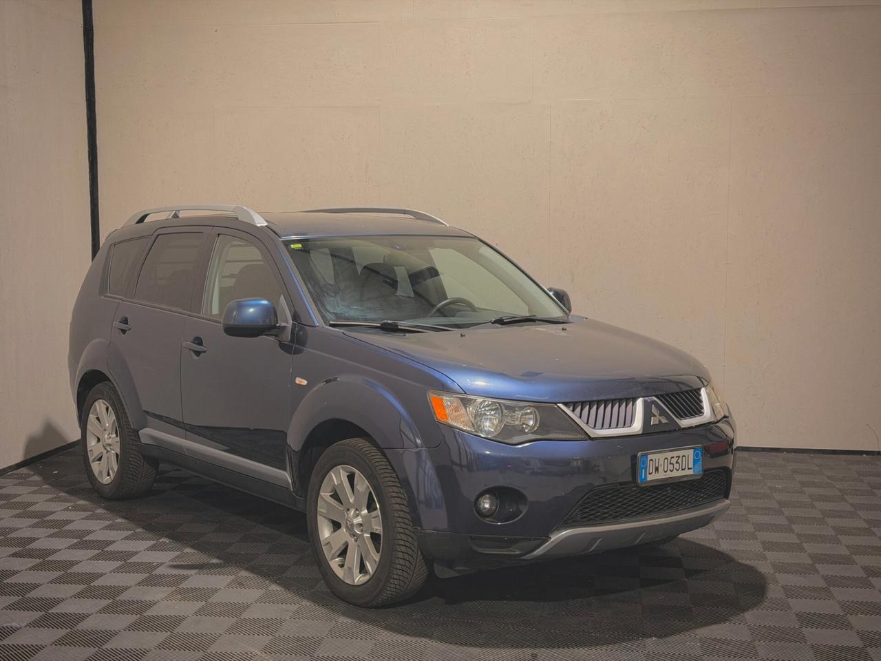 Mitsubishi Outlander 2.0 DI-D Intense - Autocarro