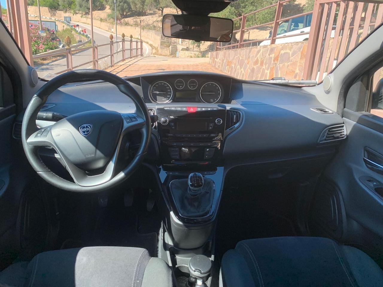 Lancia Ypsilon 0.9 TwinAir 85 CV 5 porte S&S Gold