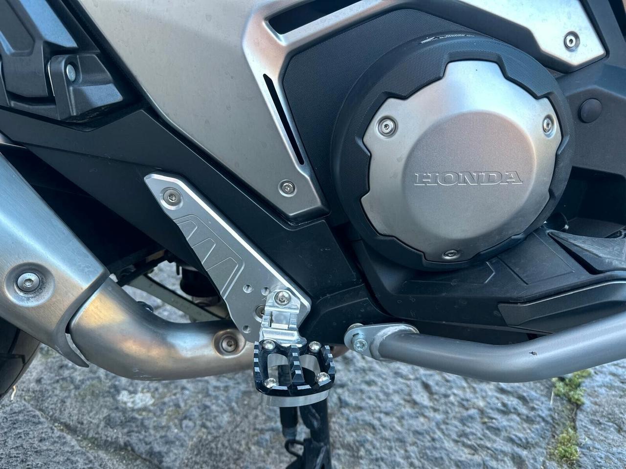 Honda X-ADV 750 grigio satinato