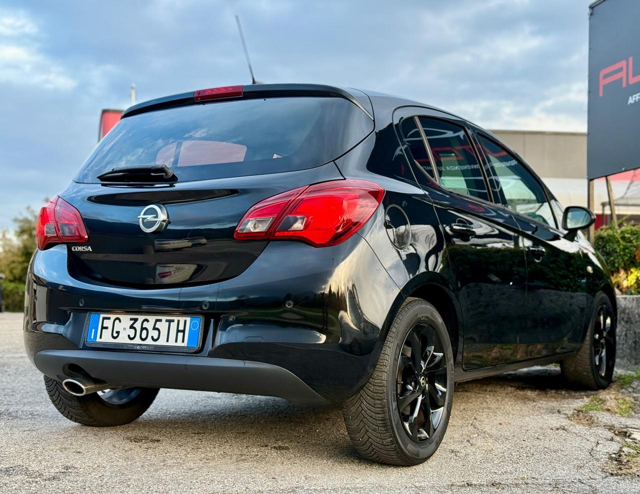 Opel Corsa 1.2 5 porte 2017 total black