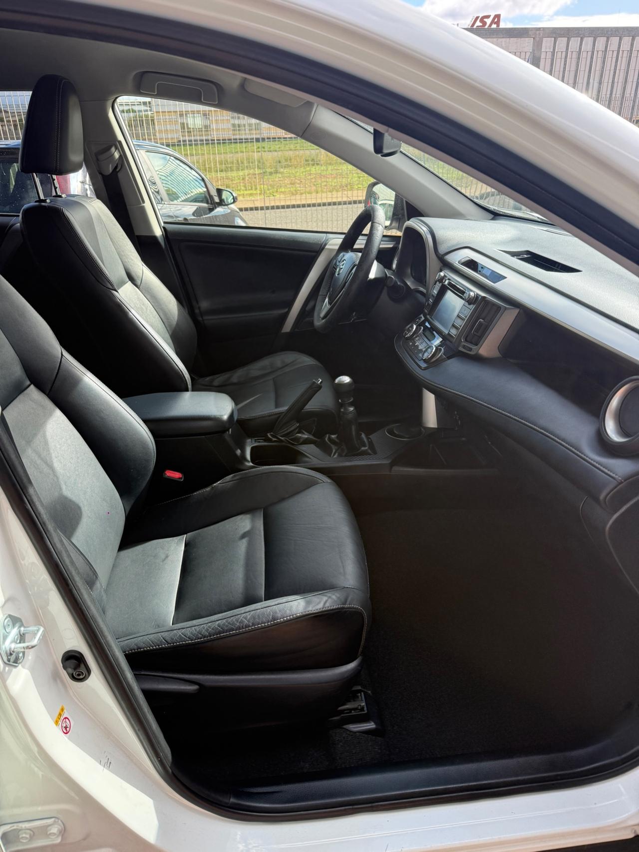 Toyota RAV 4 RAV4 2.0 D-4D 4WD Style White Ed. ADAS