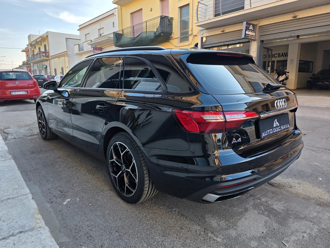 Audi A4 Avant 30 TDI/136 CV S tronic Business+Cerchi 18+Fari Led..