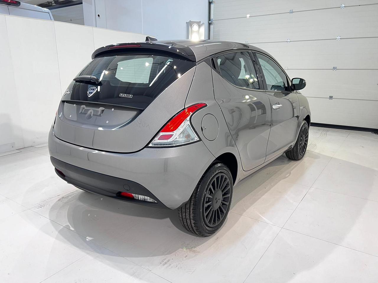 Lancia Ypsilon 1.0 FireFly 5 porte S&S Hybrid Silver