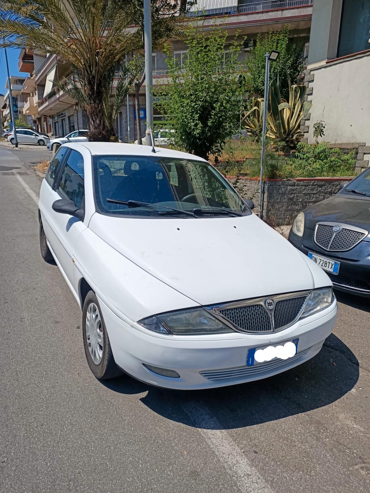 Lancia Y 1.2 fire in buone condizioni gommata e aria condizionata