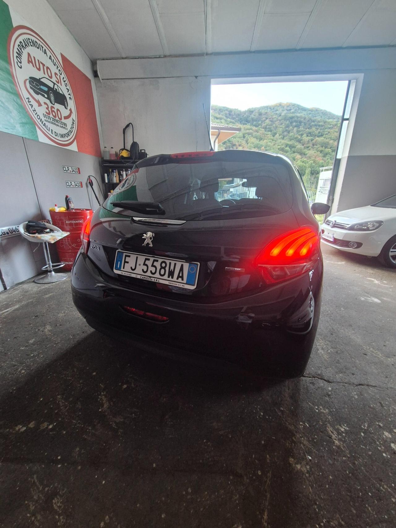 Peugeot 208 PureTech 82 5 porte Allure neo patentati