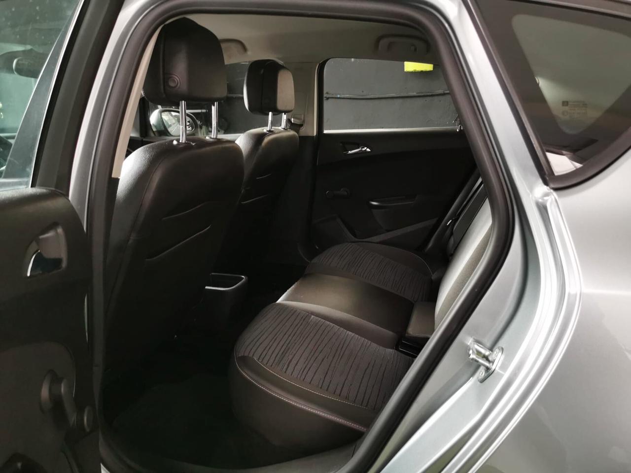 Opel Astra 1.6i 100cv Cosmo GANCIO TRAINO GARANZIA 12 MESI