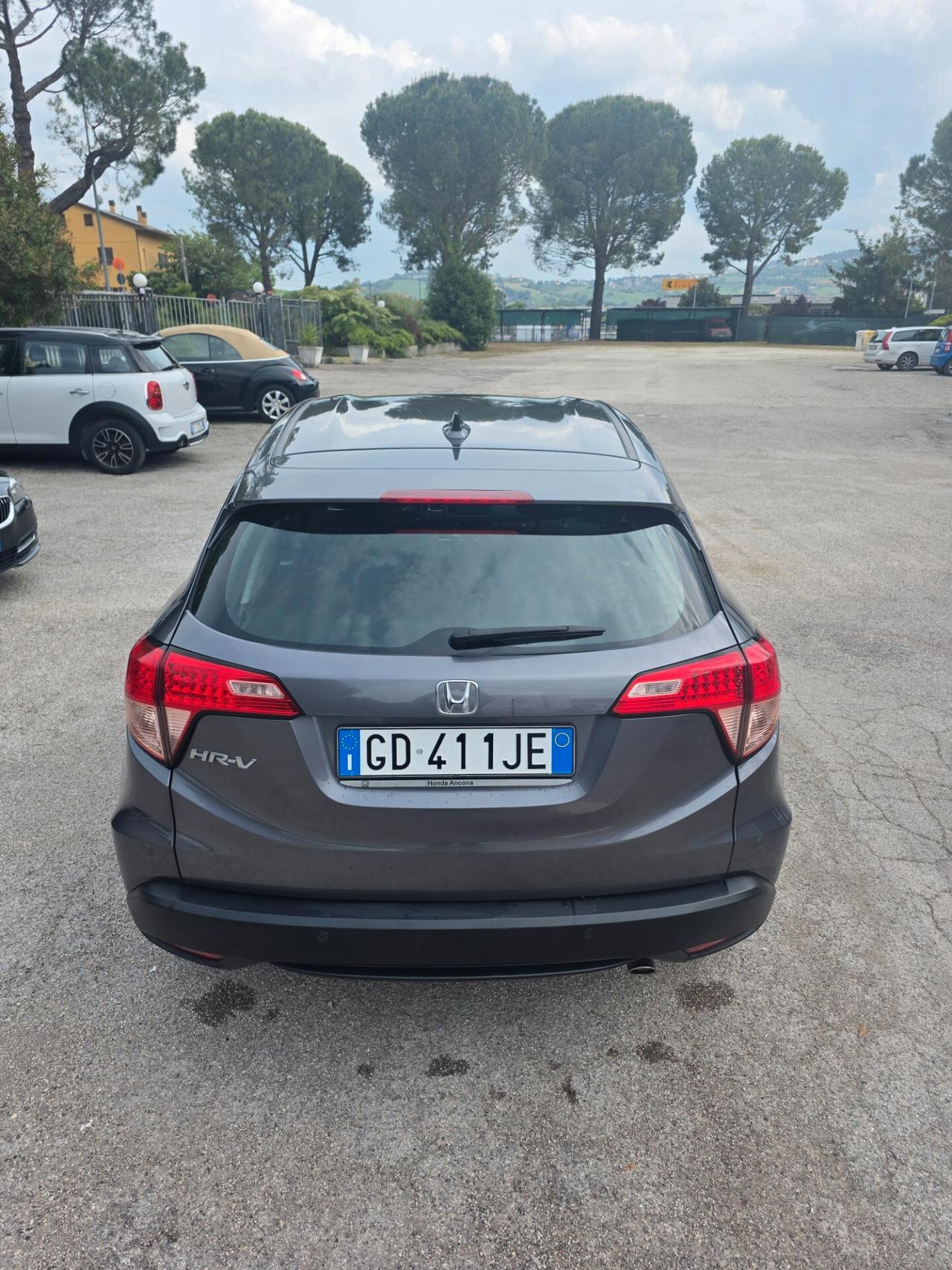 Honda HR-V Neo patentati 105000 kmHonda H-RV 1.6 disel 120 cavalli 88kw anno 2016 cambio manuale a 6 marce tagliando eseguito gomme al 85% interni perfetti esterni ottimi con un litro di gasolio si percore circa 20- 22 km lauto dispone di : Cerchi in lega