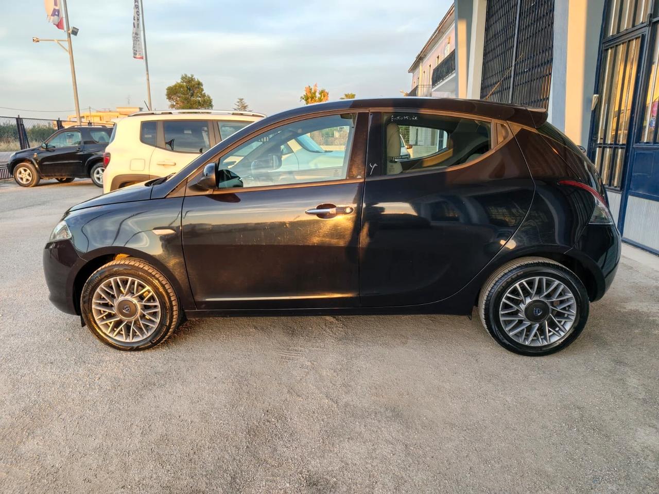Lancia Ypsilon 1.2 69 CV 5 porte S&S Platinum