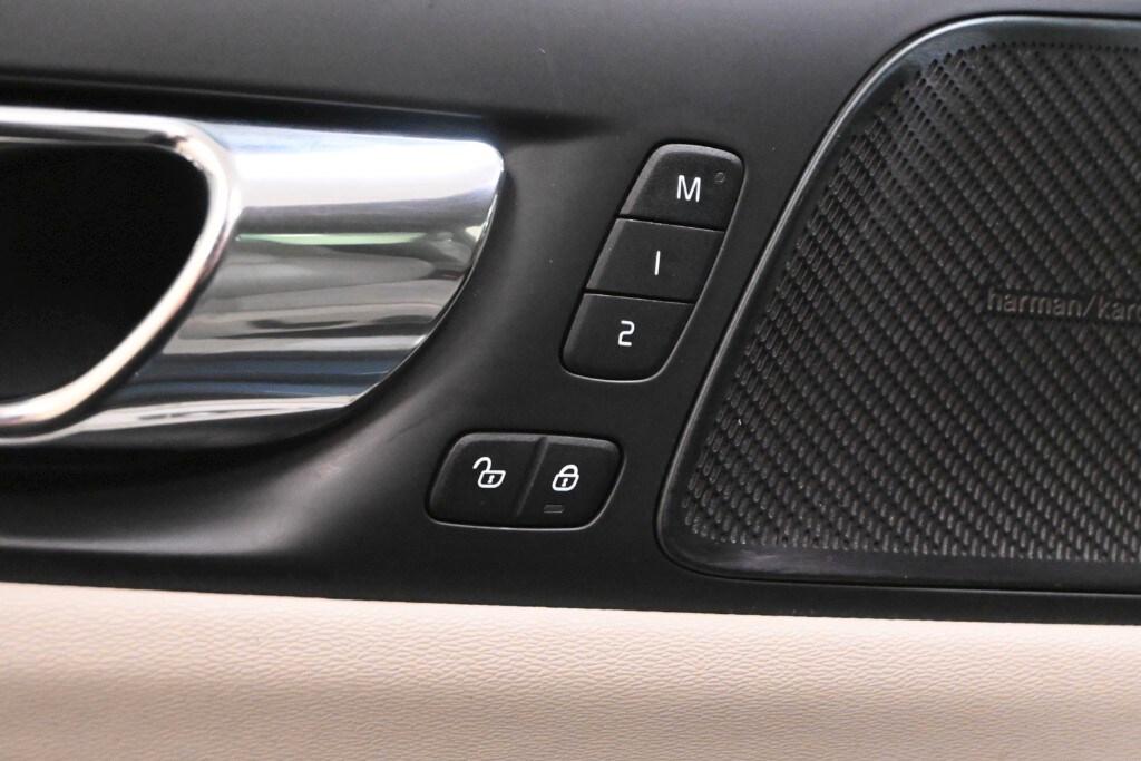 VOLVO V60 (2018-->) V60 D4 Geartronic Inscription