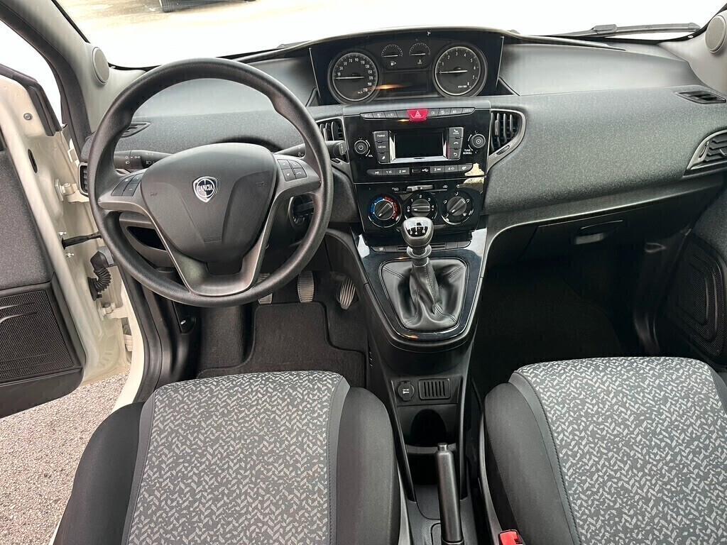 Lancia Ypsilon 1.2 69 CV 5 porte S&S Black and Noir
