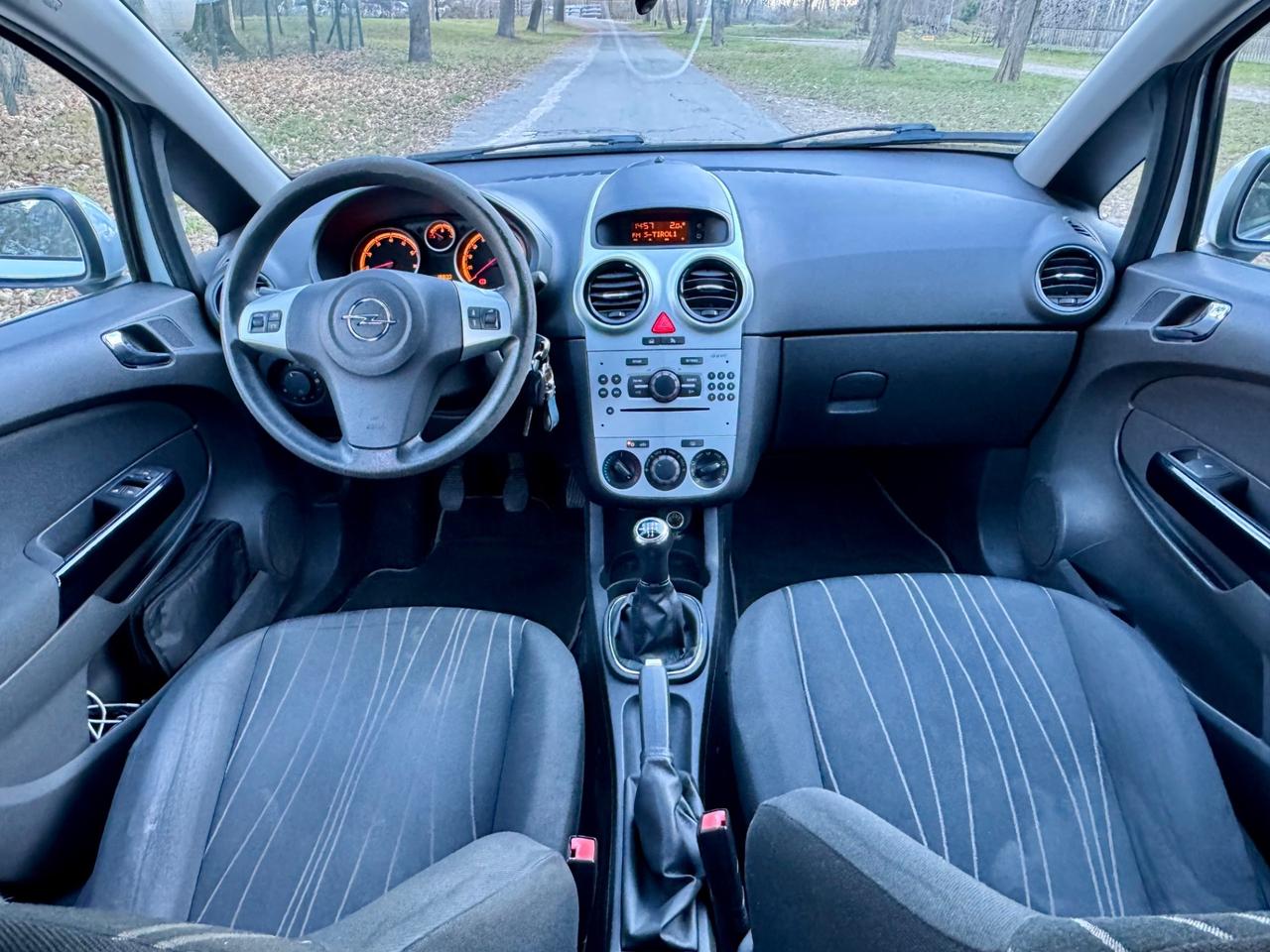 Opel Corsa 1.4 16V 5 porte Cosmo