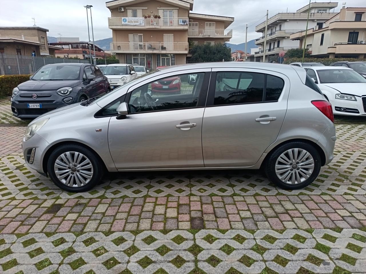 Opel Corsa 1.2 5 porte Club