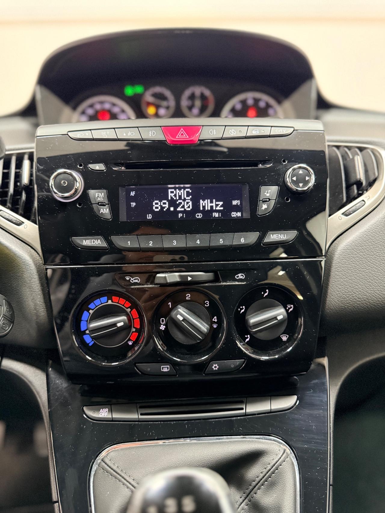 Lancia Ypsilon 1.2 69 CV 5 porte Silver 05/2014 Neopatentati