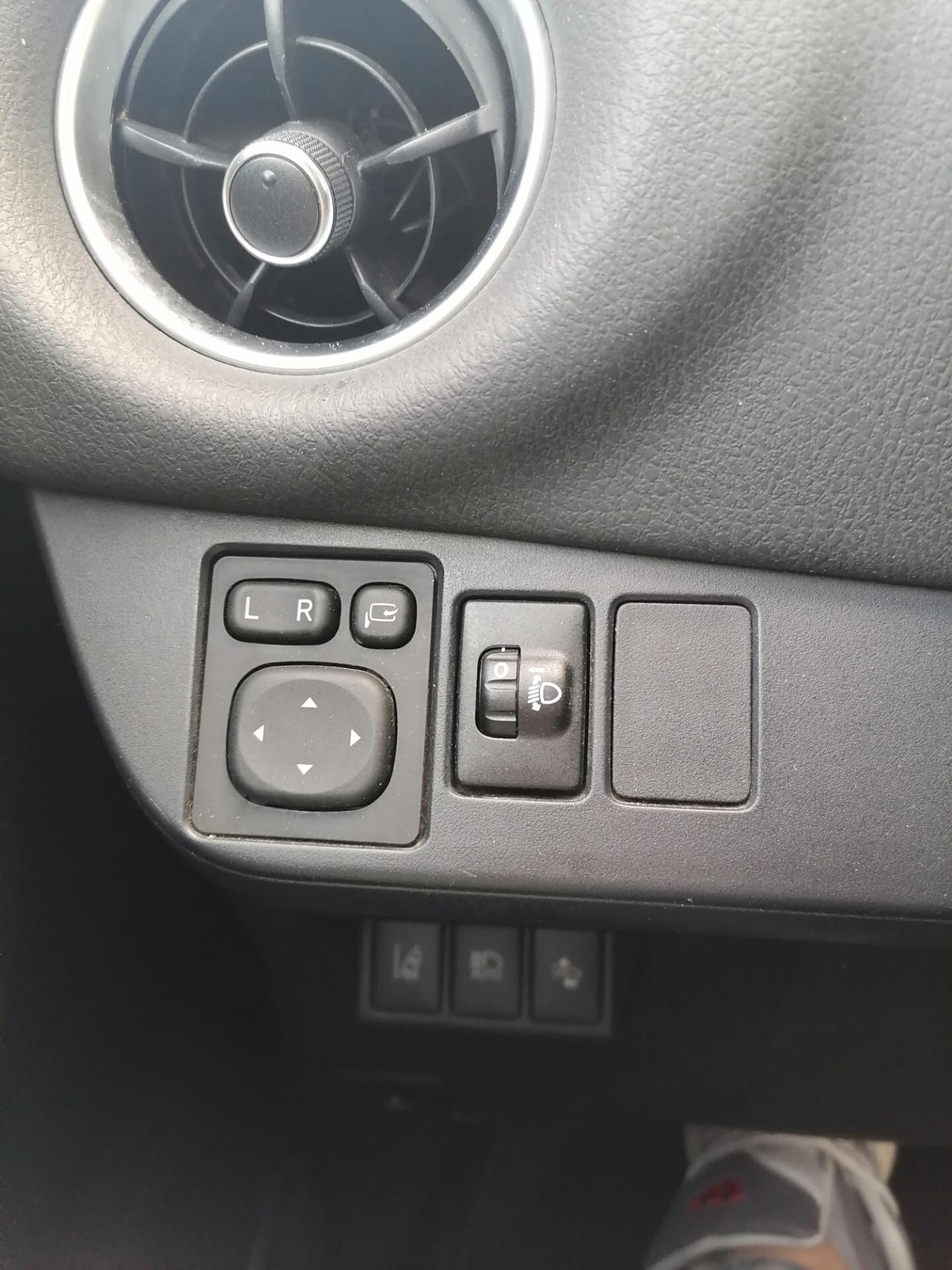 Toyota Yaris 1.4 D-4D 5 porte Lounge FULL 12/2017