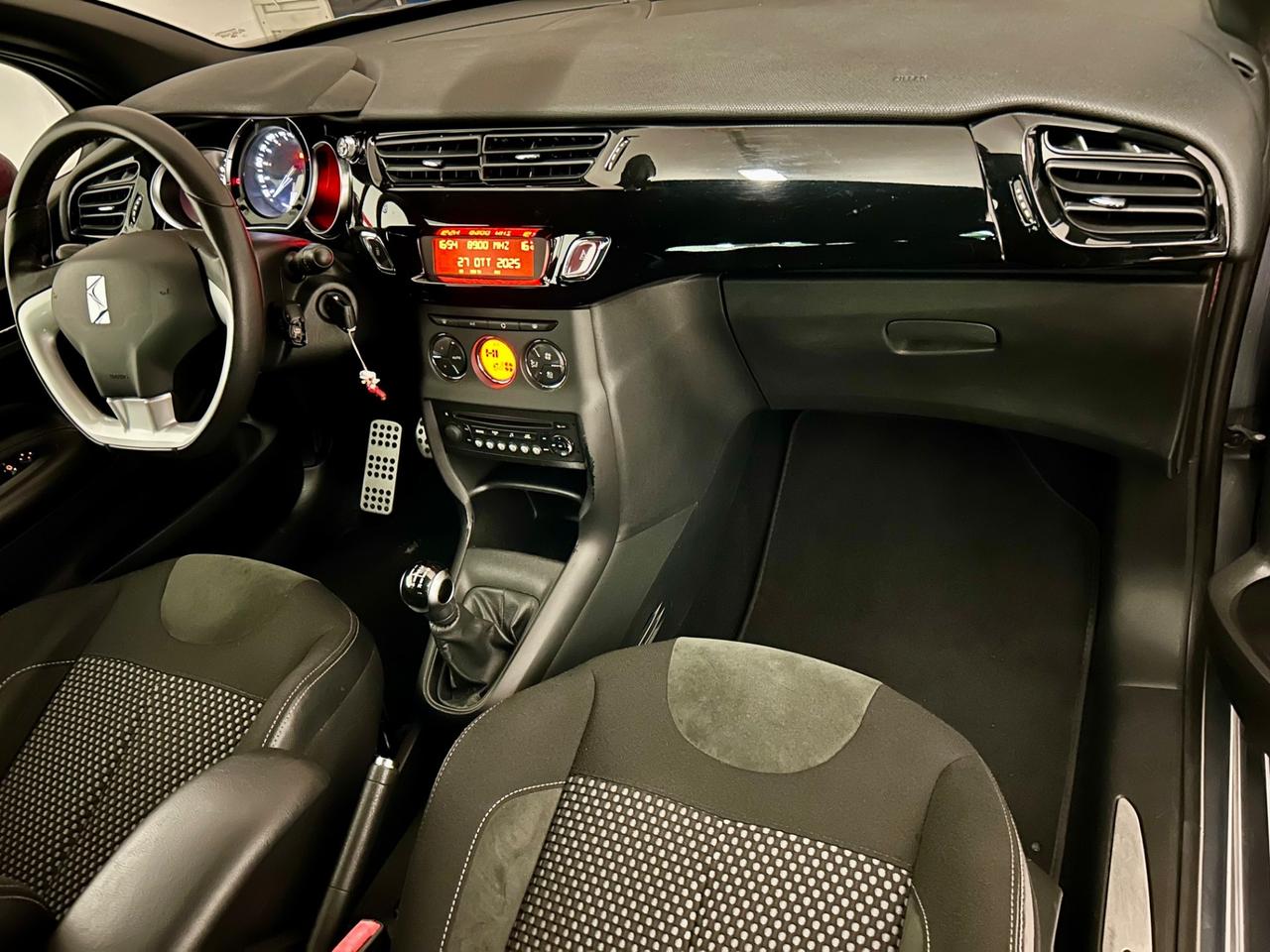 Ds DS3 3 1.4 VTi 95 Just Black