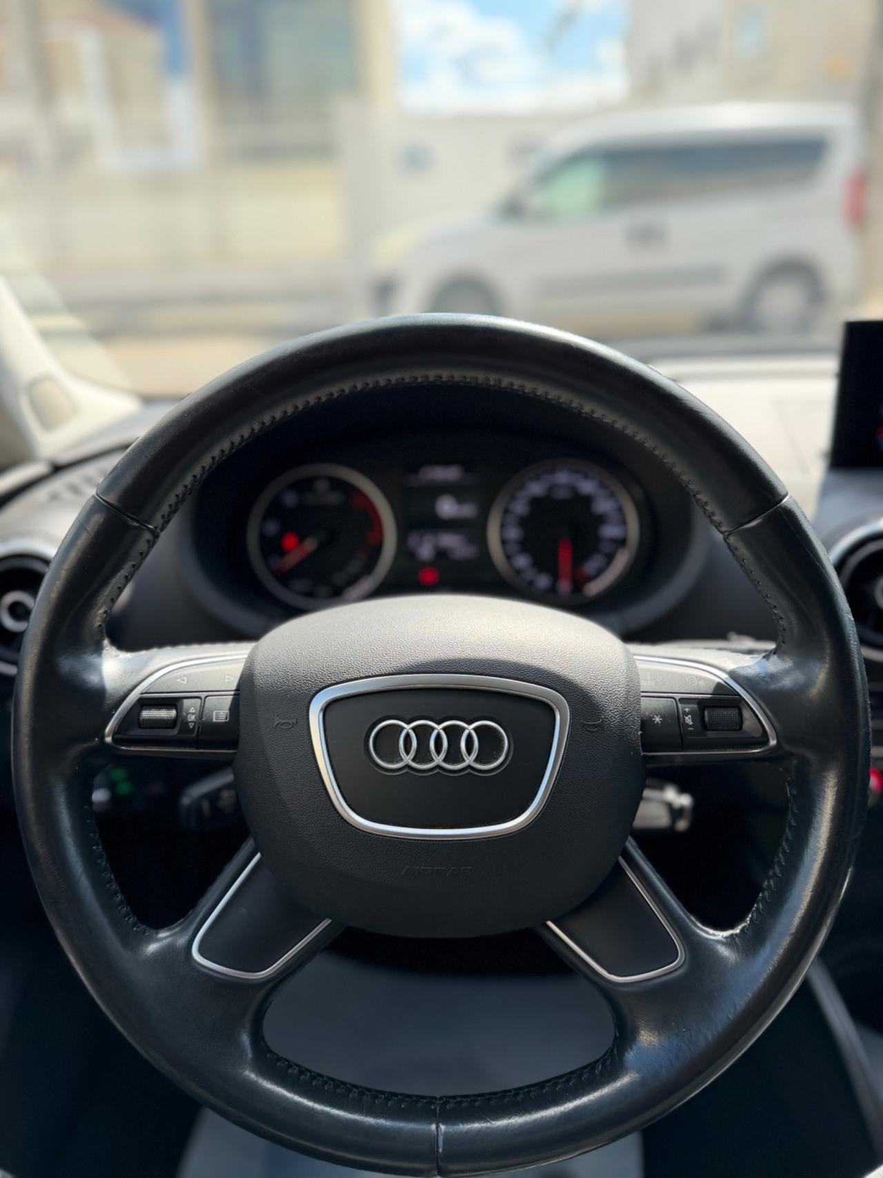 Audi A3 1.6 TDI 110 cv Attraction-2015/LED/NAVI