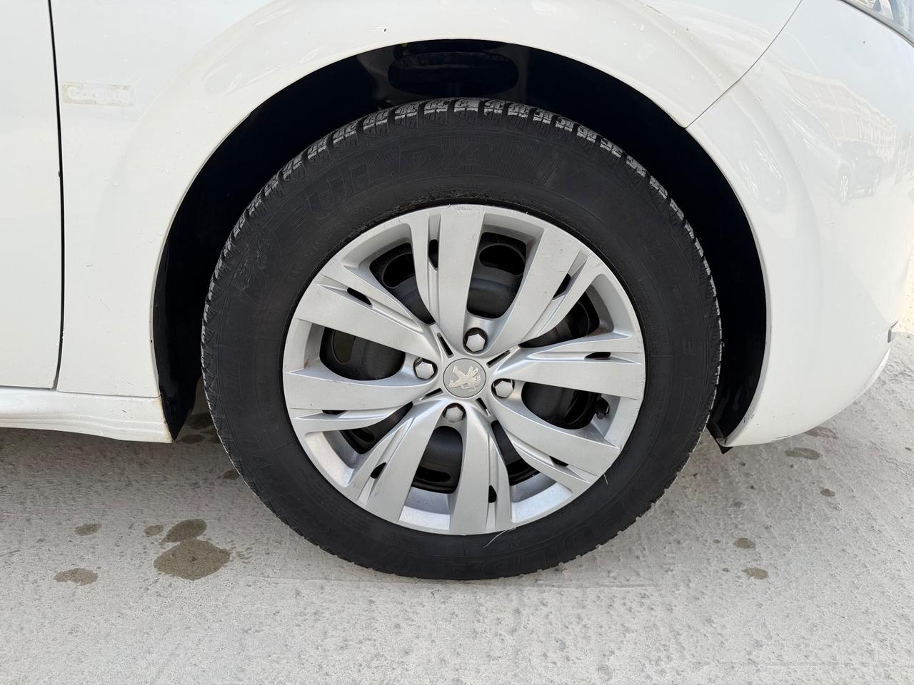 Peugeot 208 1.4 HDi 68 CV AUTOCARRO 5 POSTI