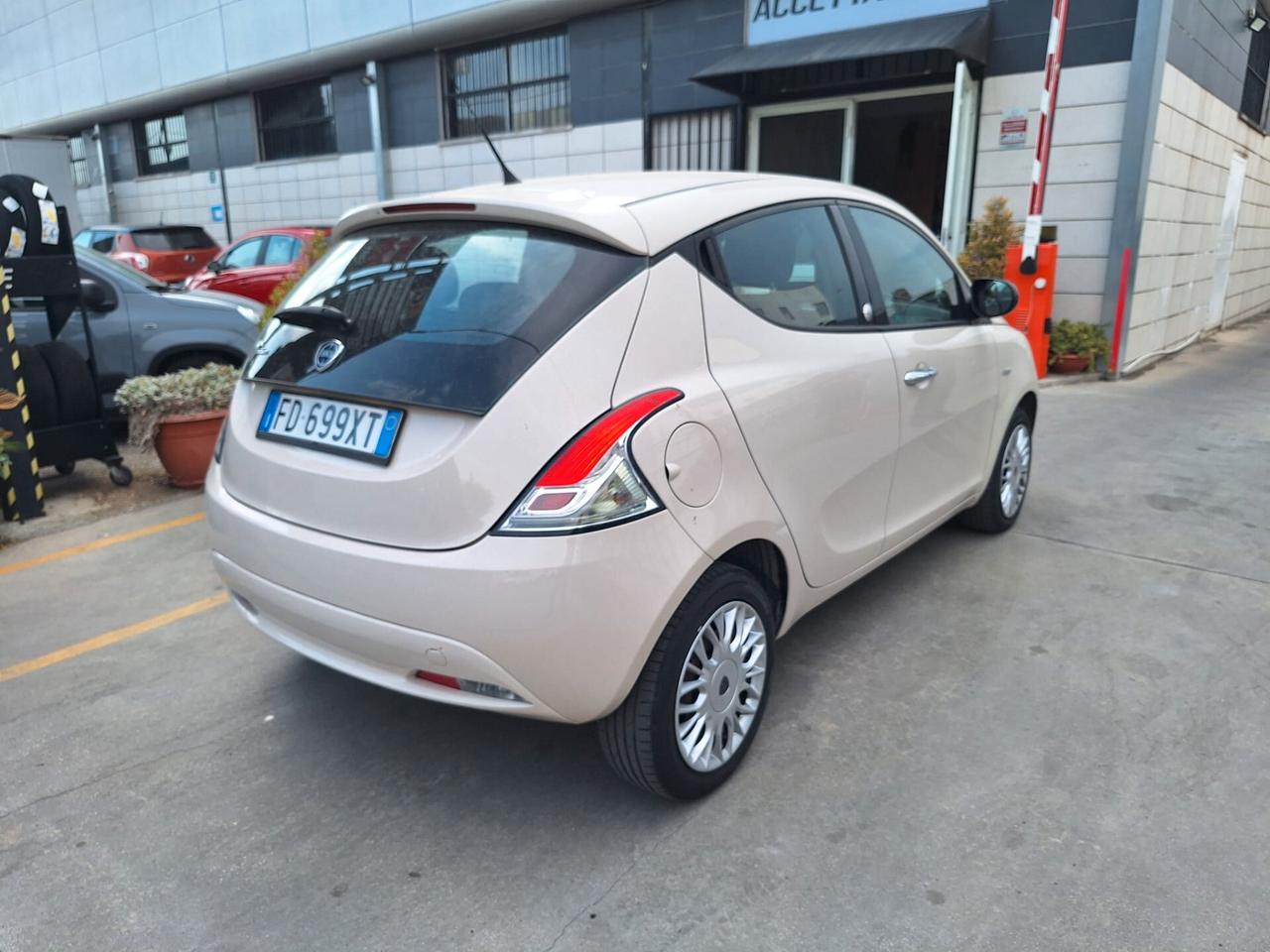 Lancia Ypsilon 1.2 69 CV 5 porte GPL Ecochic Gold