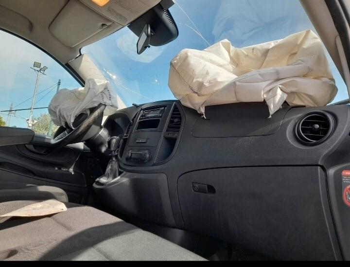 Mercedes Vito incidentato