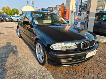 Bmw 320 320i cat 4 porte Attiva con Gancio di traino