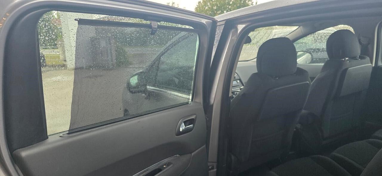 Peugeot 5008 1.6 Diesel 7 posti Neopatentati