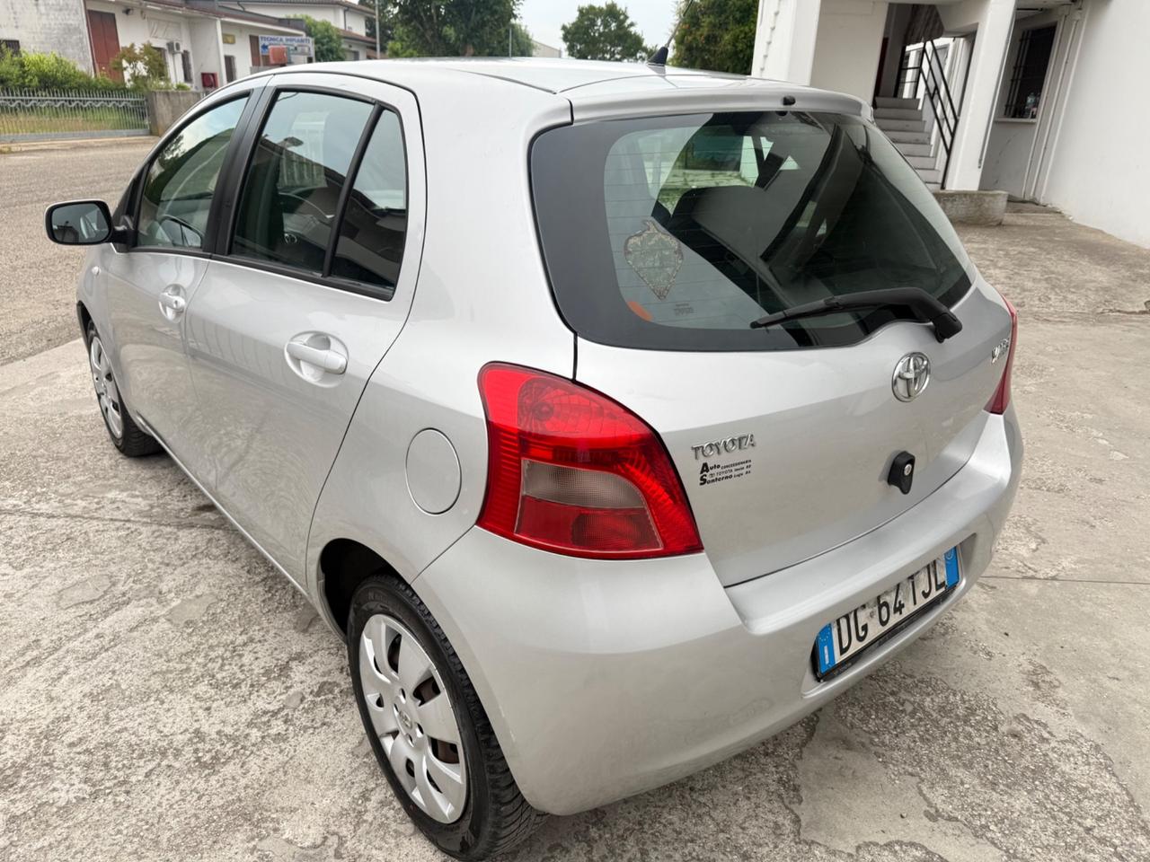 Toyota Yaris 1.0 5P. NEOPATENTATI NO BLOCCHI