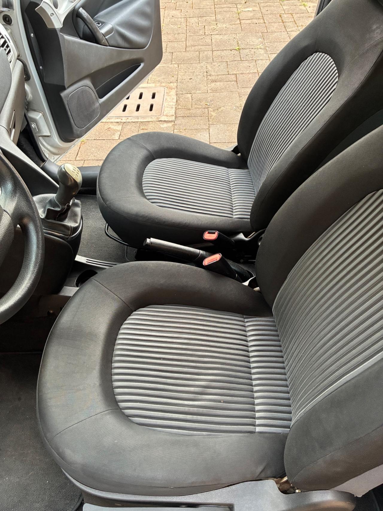 Lancia Ypsilon 1.3 MJT 75 CV Modamilano