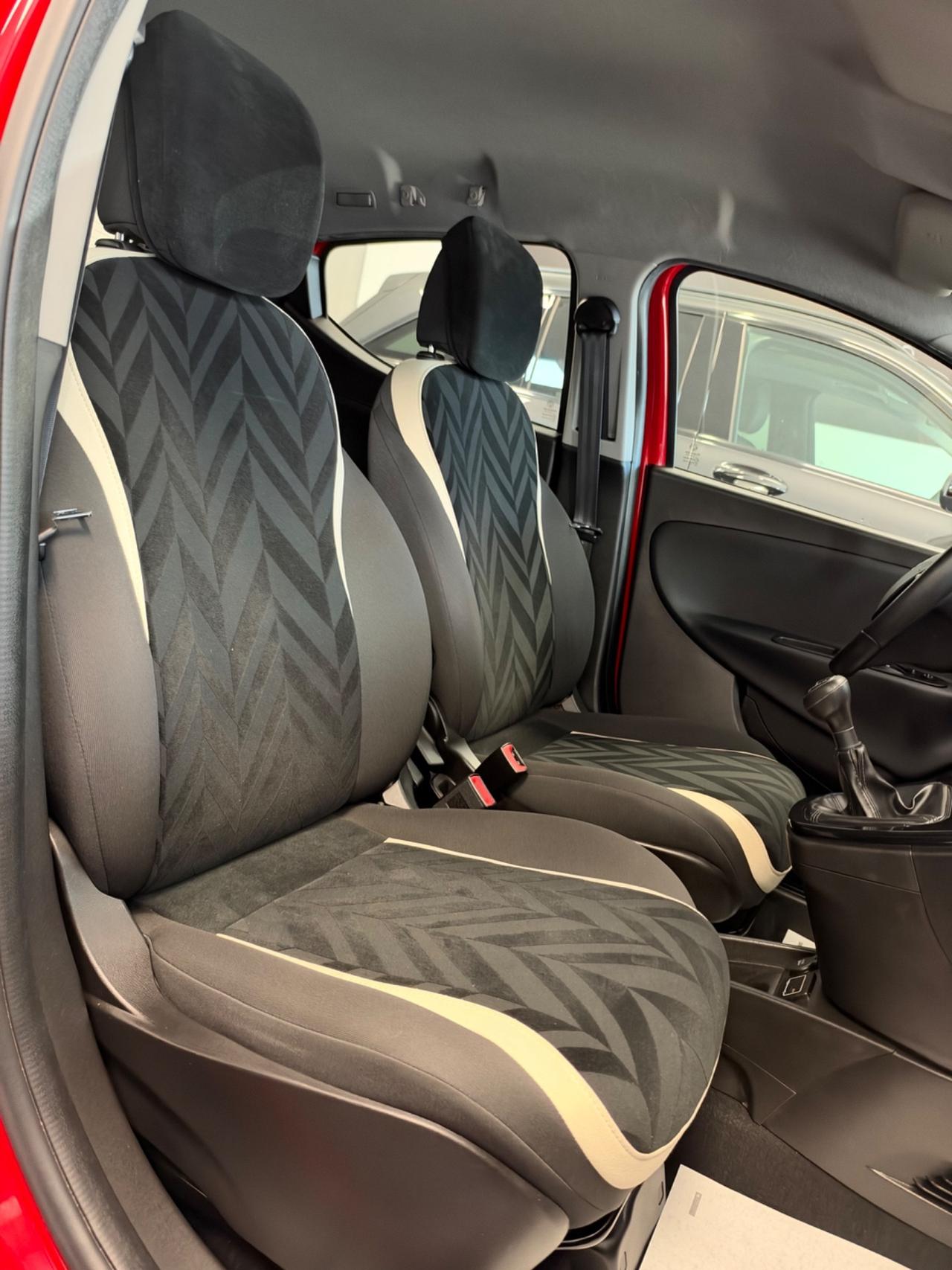 Lancia Ypsilon 1.3 MJT 95 CV Lounge