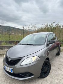 Lancia Ypsilon 1.0 FireFly 5 porte S&S Hybrid Ecochic Silver
