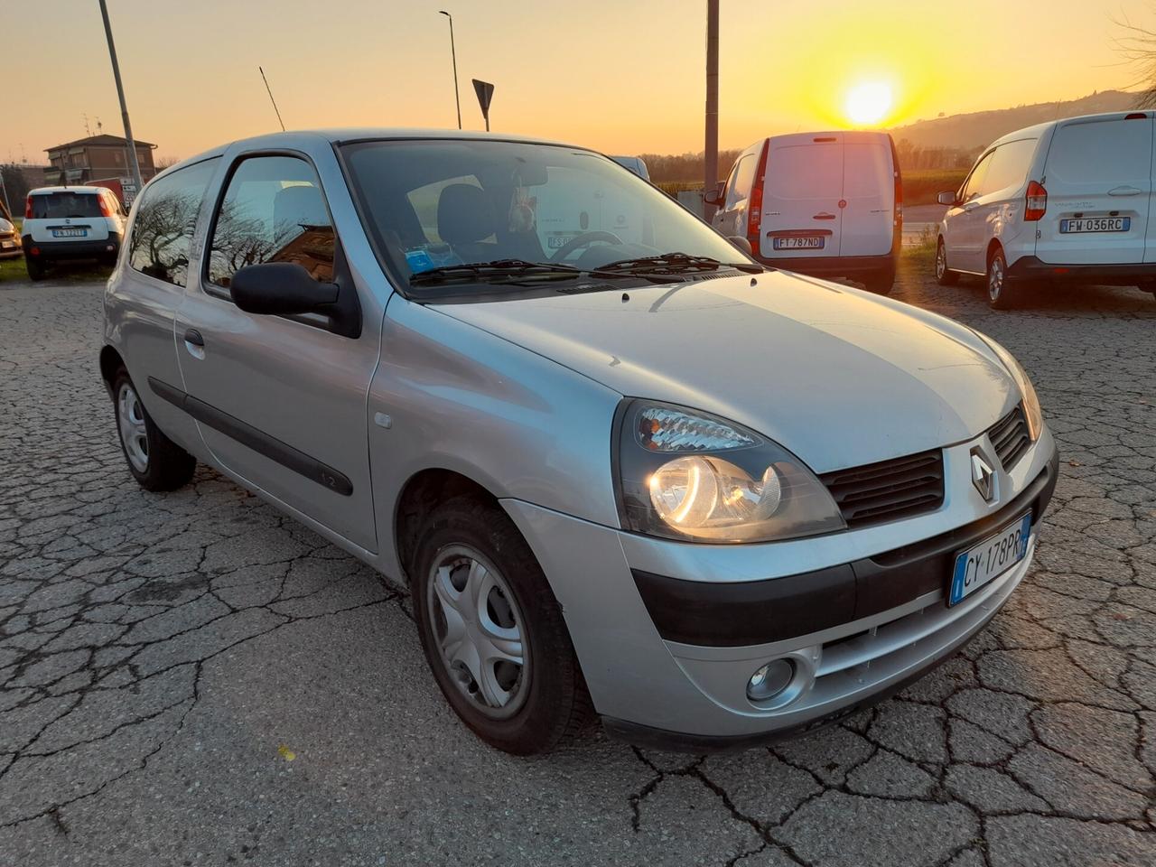 Renault Clio 1.2 16V 3 porte Confort UNICO PROPRIETARIO