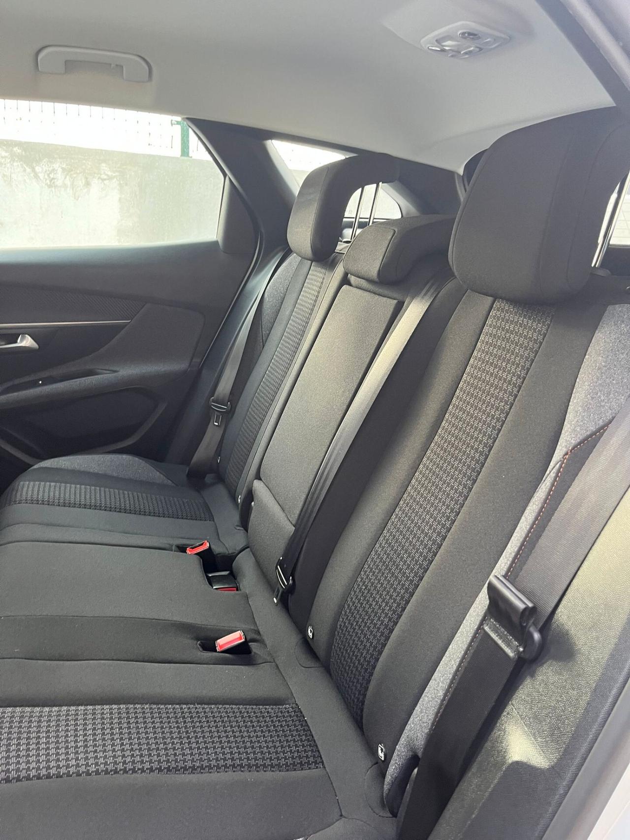 Peugeot 3008 BlueHDi 130 S&S Active Business