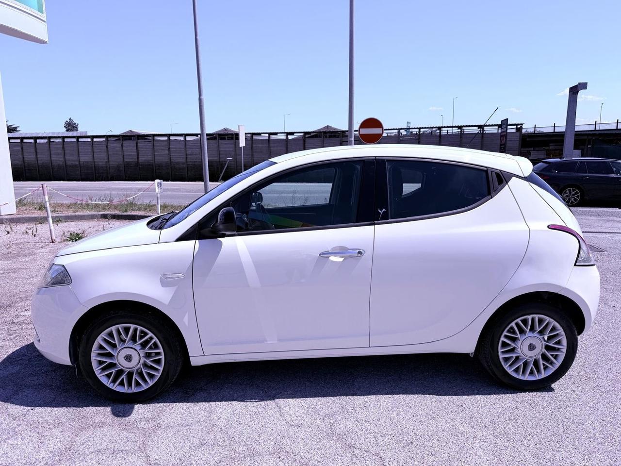 Lancia Ypsilon 1.2 69 CV 5 porte S&S Silver