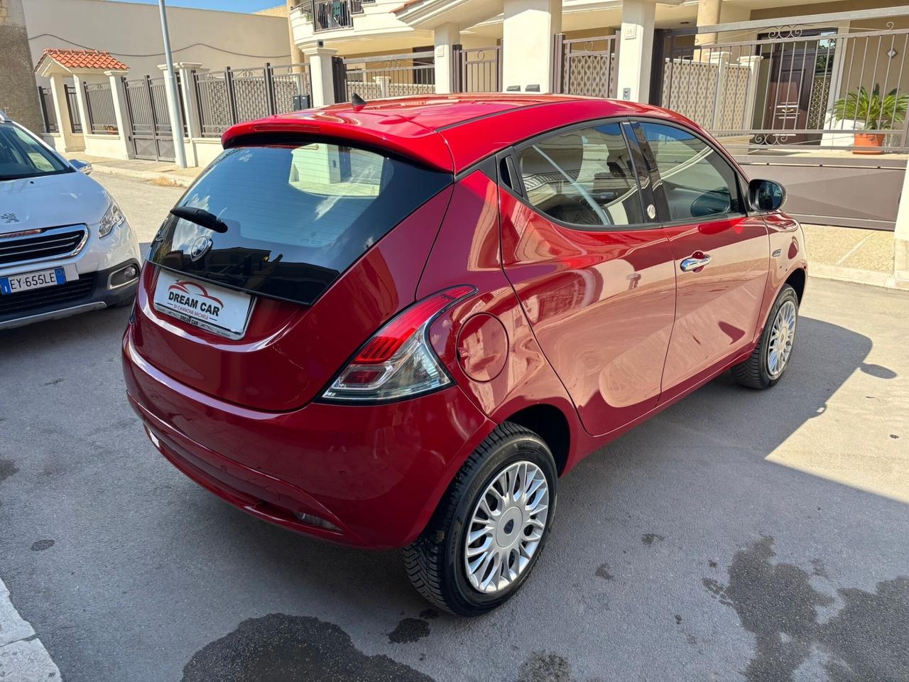 Lancia Ypsilon 0.9 TwinAir 85 CV 5 porte Metano Ecochic Platinum