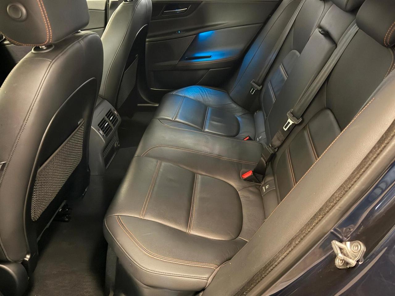 Jaguar XE 2.0 D 180 CV aut. Prestige