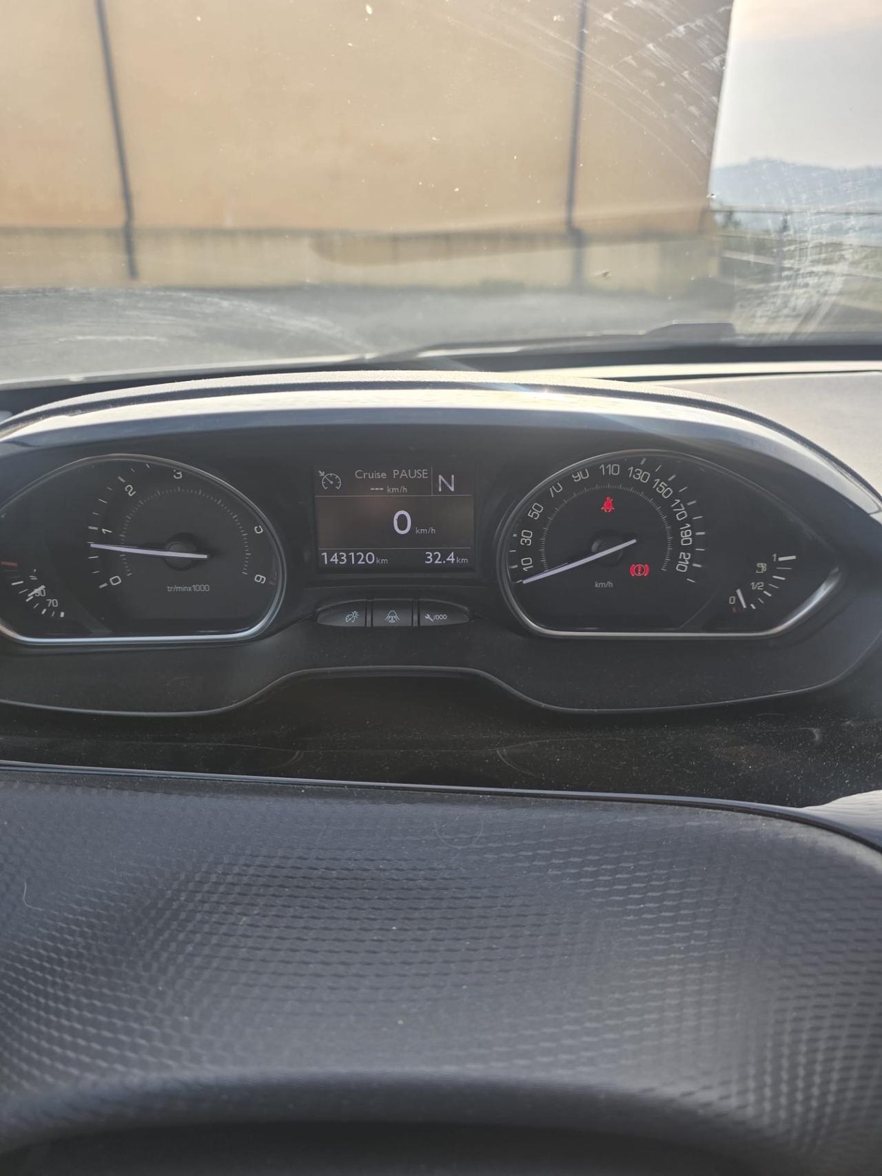 Peugeot 2008 1.6 e-HDi 92 CV Stop&Start robotizzato Allure tetto panoramico