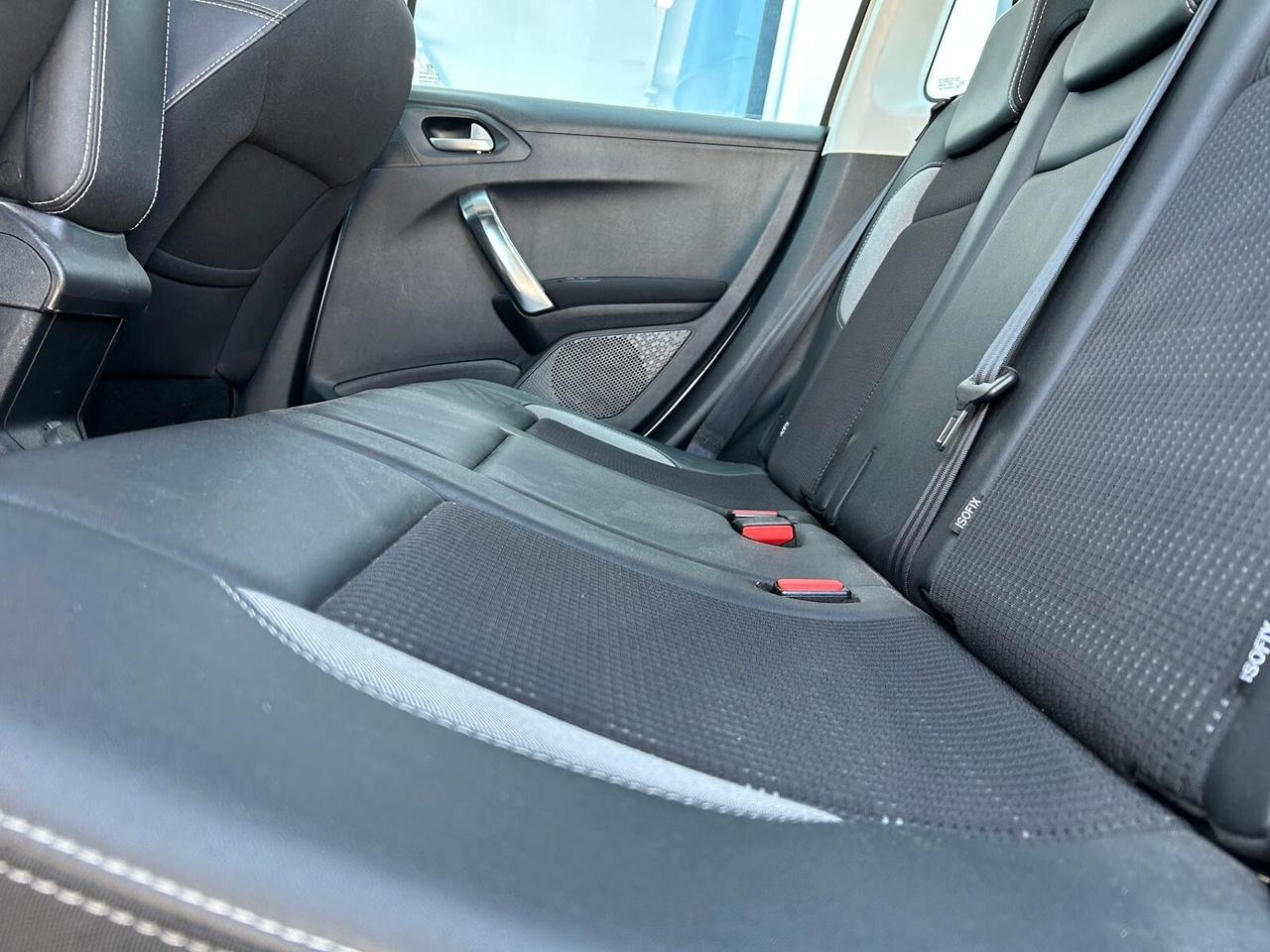 Peugeot 2008 ALLURE 1.6 BlueHDi 100