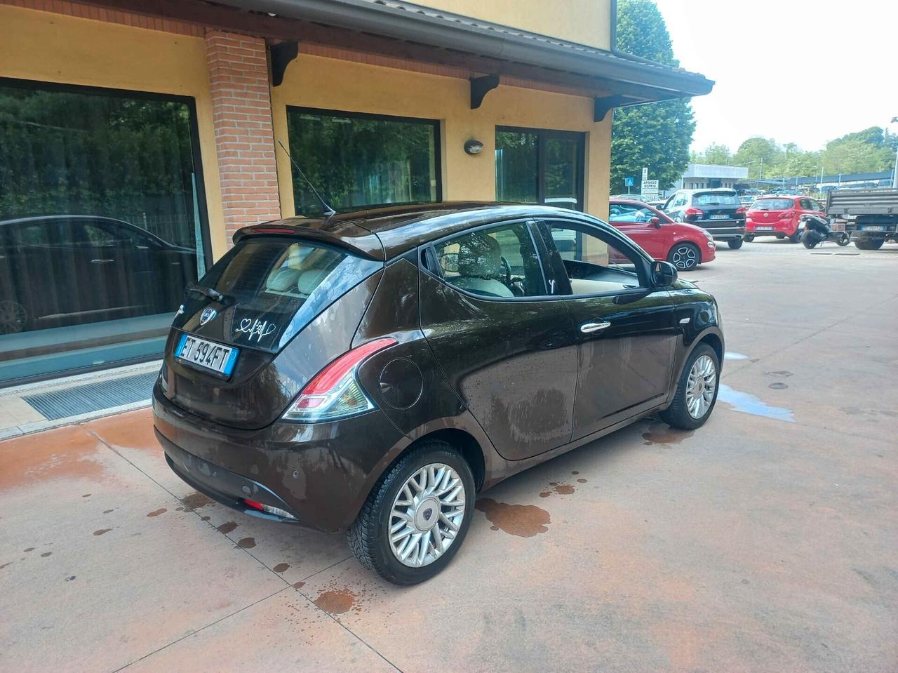 Lancia Ypsilon 1.2 69 CV 5 porte Gold
