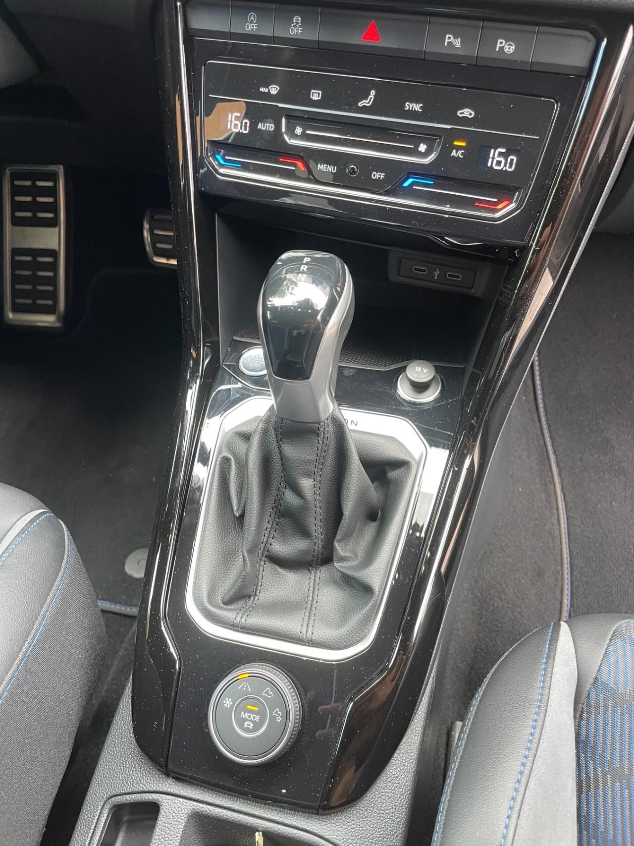 Volkswagen T-Roc R 2.0 TSI DSG 4MOTION AKRAPOVIC'