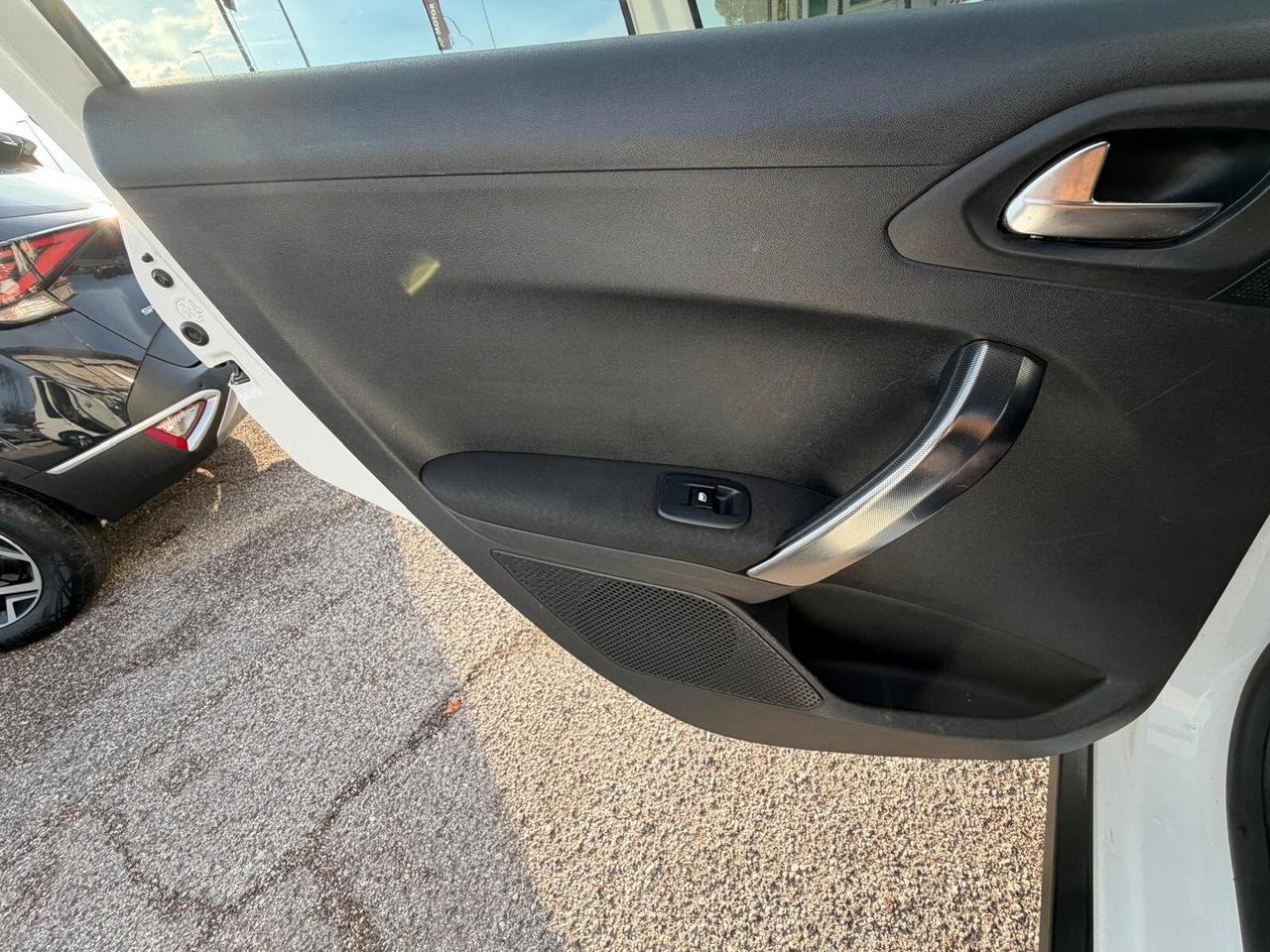 Peugeot 2008 1.2 VTi 82CV Allure
